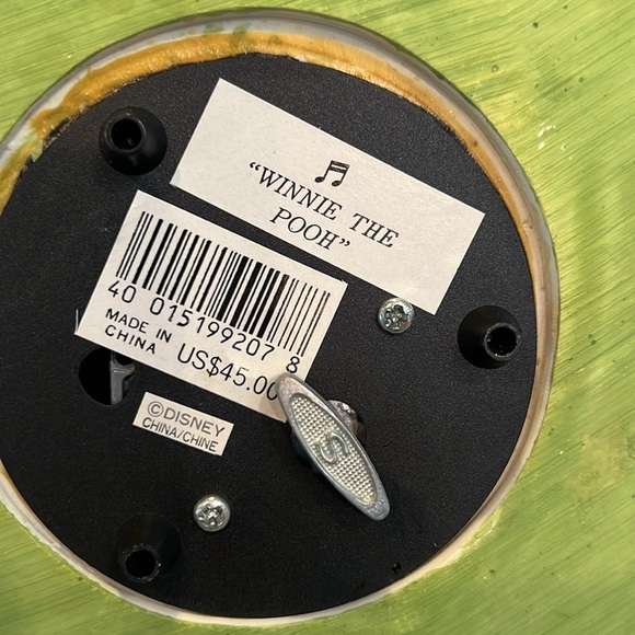 Winnie the Pooh Piglet and Tigger Musical Waterglobe - Picture 7 of 10